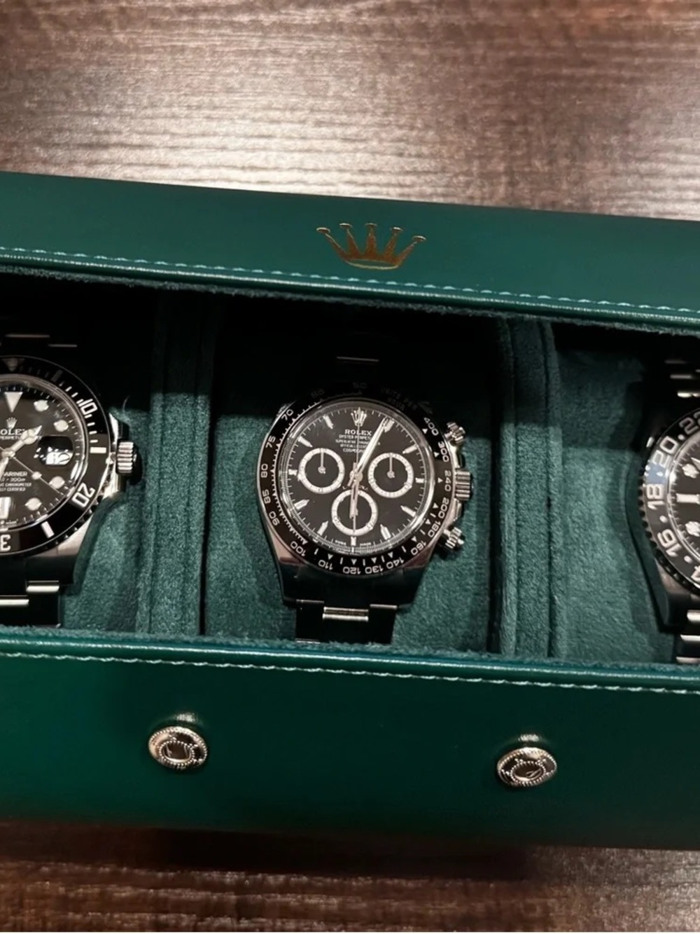 Rolex Green Watch Travel Case with Gold Crown Accent - Picture 4 of 4